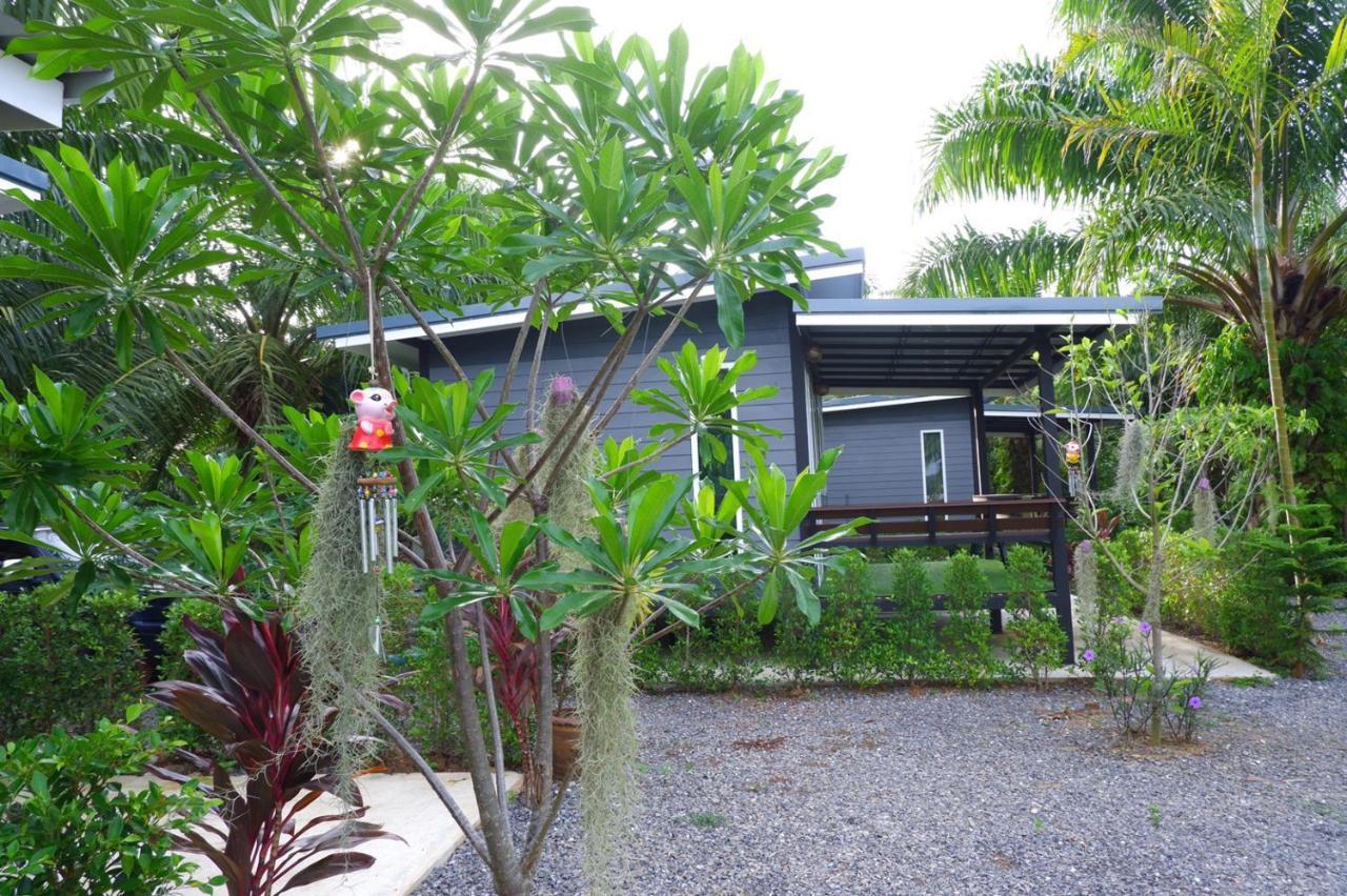 Baantia Chomtawan Bed & Breakfast Surat Thani Bagian luar foto