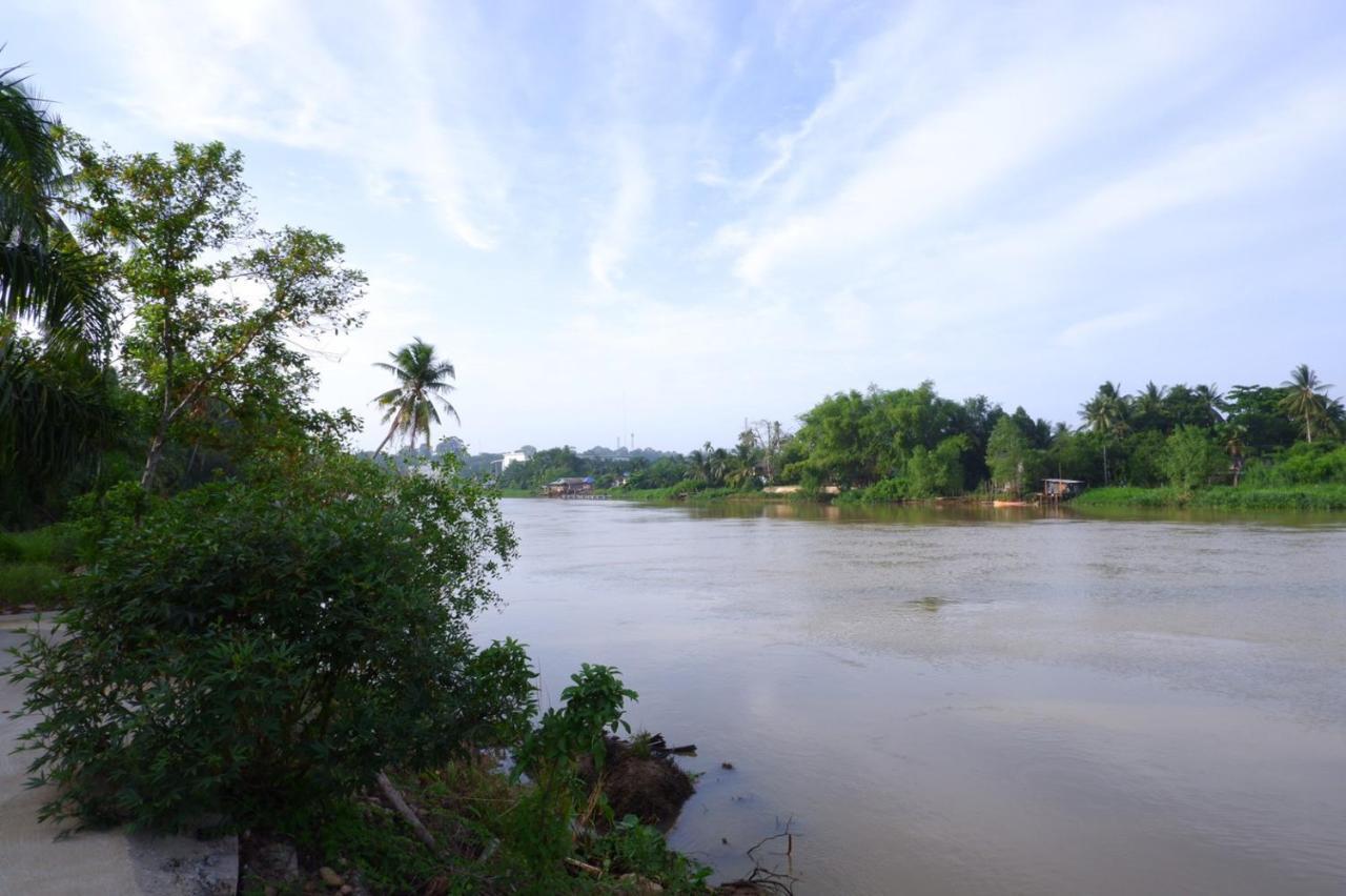 Baantia Chomtawan Bed & Breakfast Surat Thani Bagian luar foto