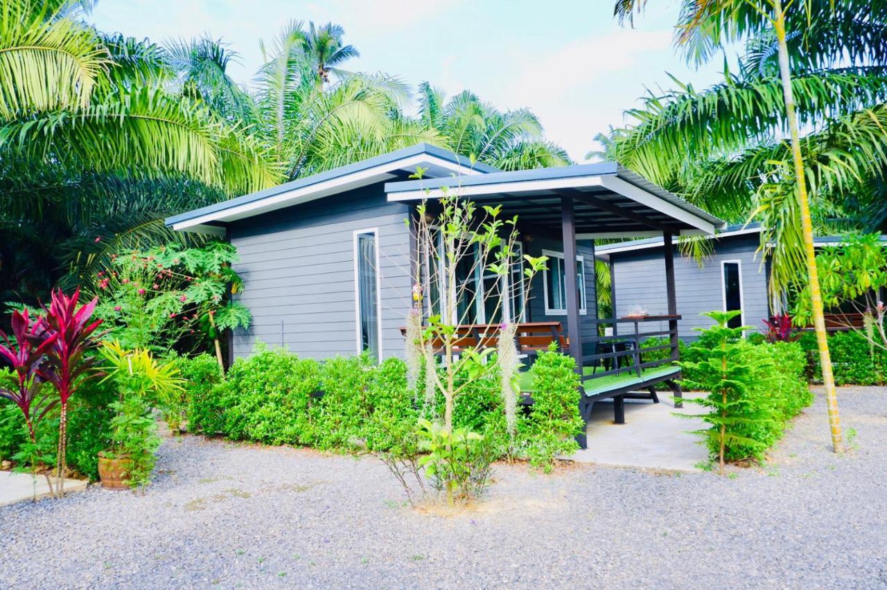 Baantia Chomtawan Bed & Breakfast Surat Thani Bagian luar foto
