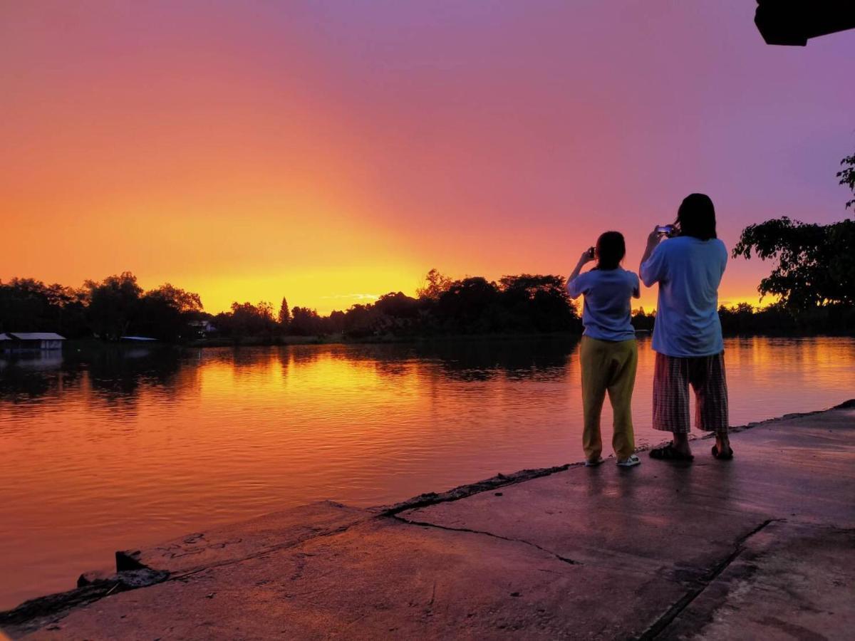Baantia Chomtawan Bed & Breakfast Surat Thani Bagian luar foto