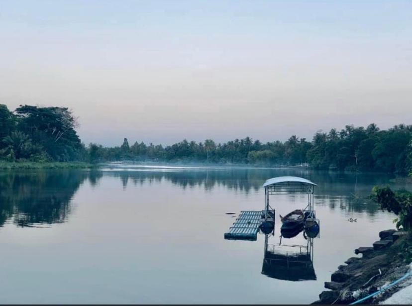 Baantia Chomtawan Bed & Breakfast Surat Thani Bagian luar foto