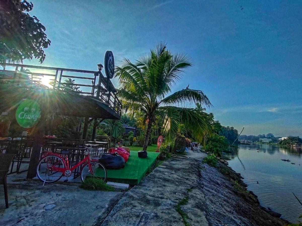 Baantia Chomtawan Bed & Breakfast Surat Thani Bagian luar foto