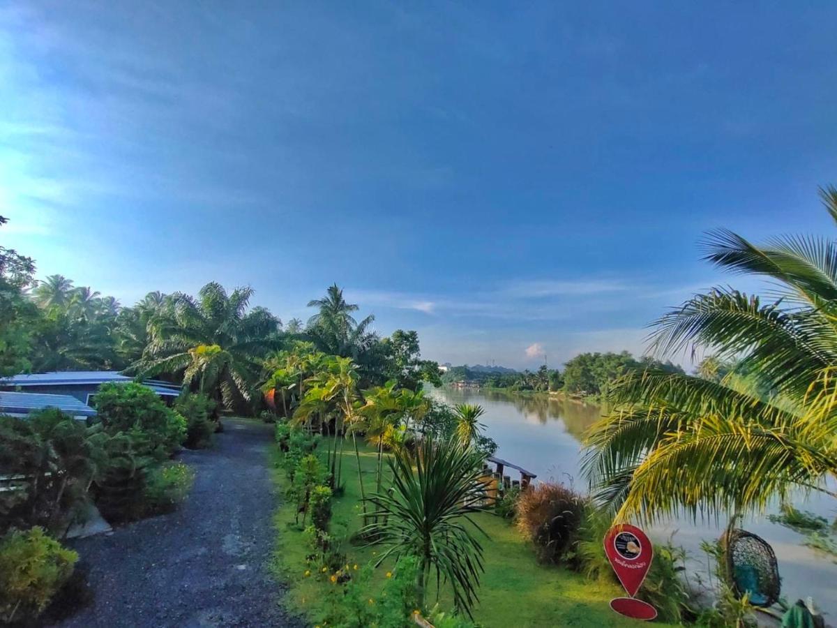 Baantia Chomtawan Bed & Breakfast Surat Thani Bagian luar foto